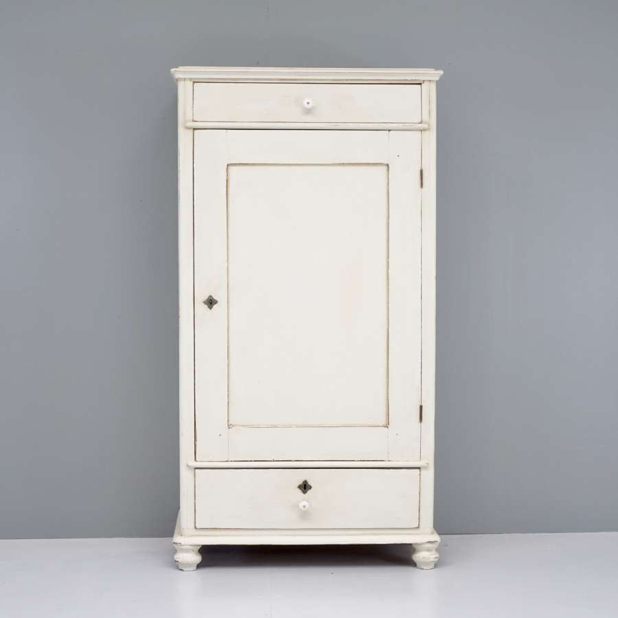 Continental cupboard
