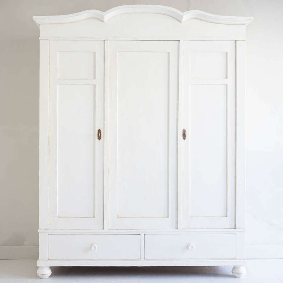 Antique Continental triple wardrobe (knockdown)