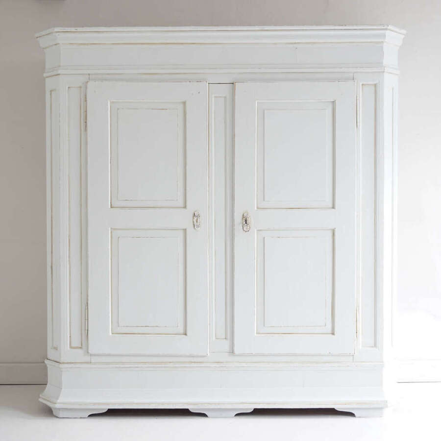 Large antique Continental wardrobe (knockdown)