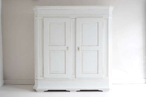 Large antique Continental wardrobe (knockdown)