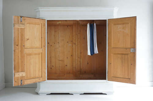 Large antique Continental wardrobe (knockdown)