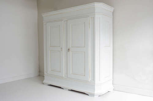 Large antique Continental wardrobe (knockdown)
