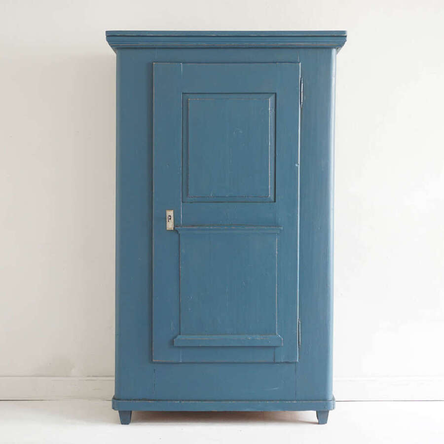 Continental cupboard