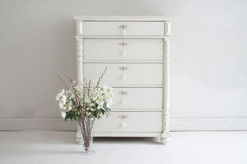 Continental chest of drawers