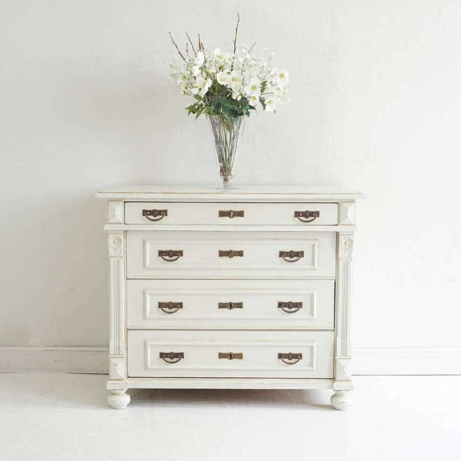 Continental chest of drawers