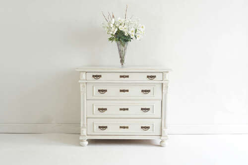 Continental chest of drawers